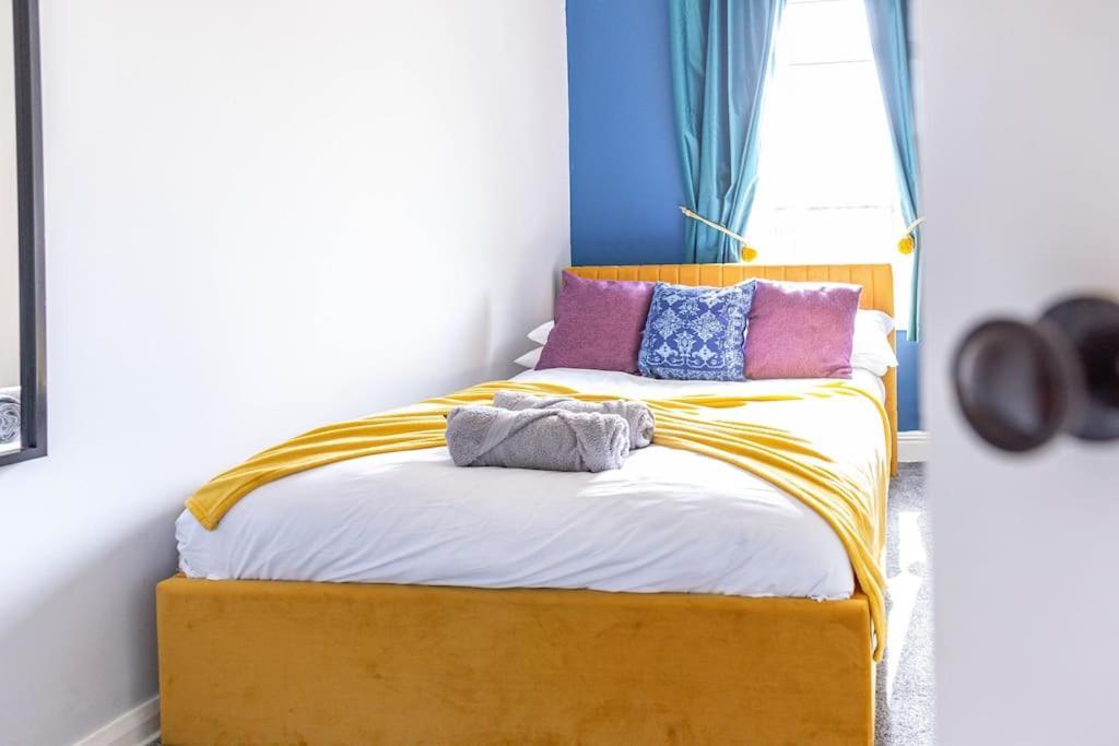 Glasswing Stays Liquorice Lodge Castleford Extérieur photo