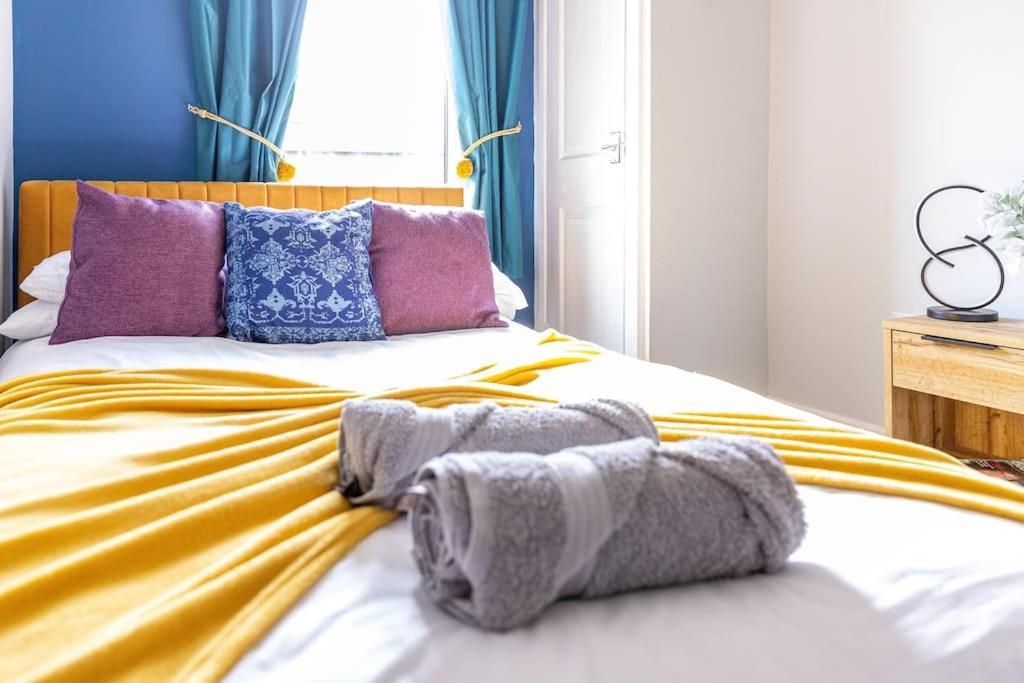 Glasswing Stays Liquorice Lodge Castleford Extérieur photo
