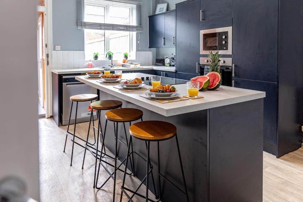 Glasswing Stays Liquorice Lodge Castleford Extérieur photo