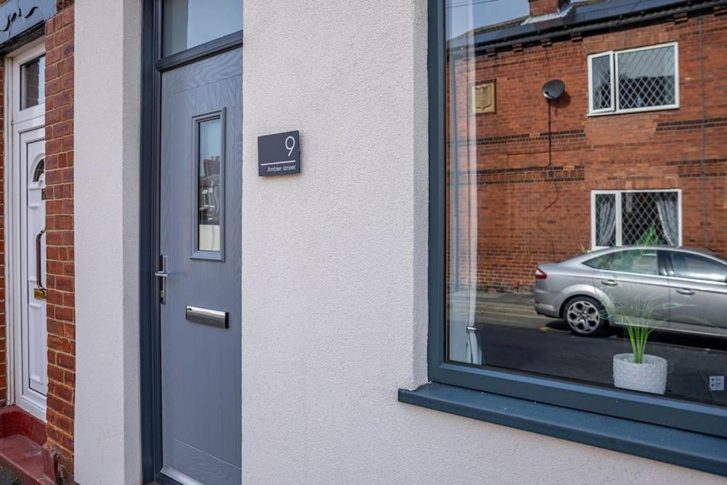Glasswing Stays Liquorice Lodge Castleford Extérieur photo