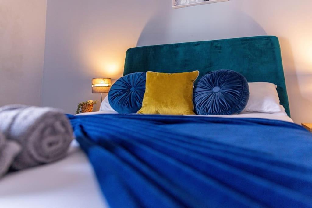 Glasswing Stays Liquorice Lodge Castleford Extérieur photo
