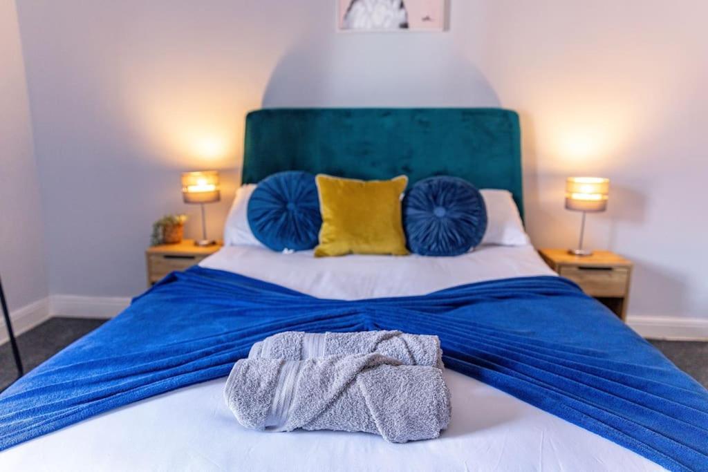 Glasswing Stays Liquorice Lodge Castleford Extérieur photo