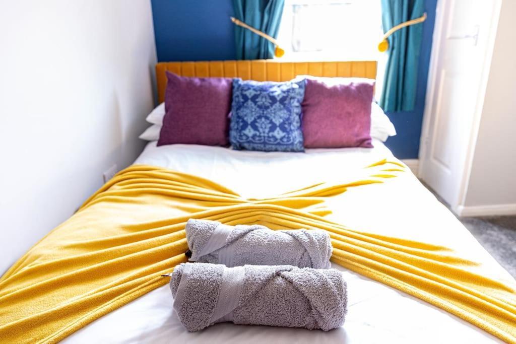 Glasswing Stays Liquorice Lodge Castleford Extérieur photo
